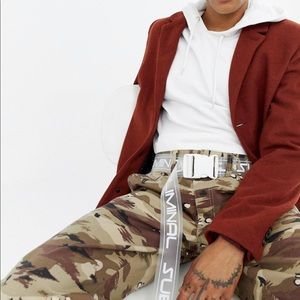 Wide long ended plastic belt w/ graphic print